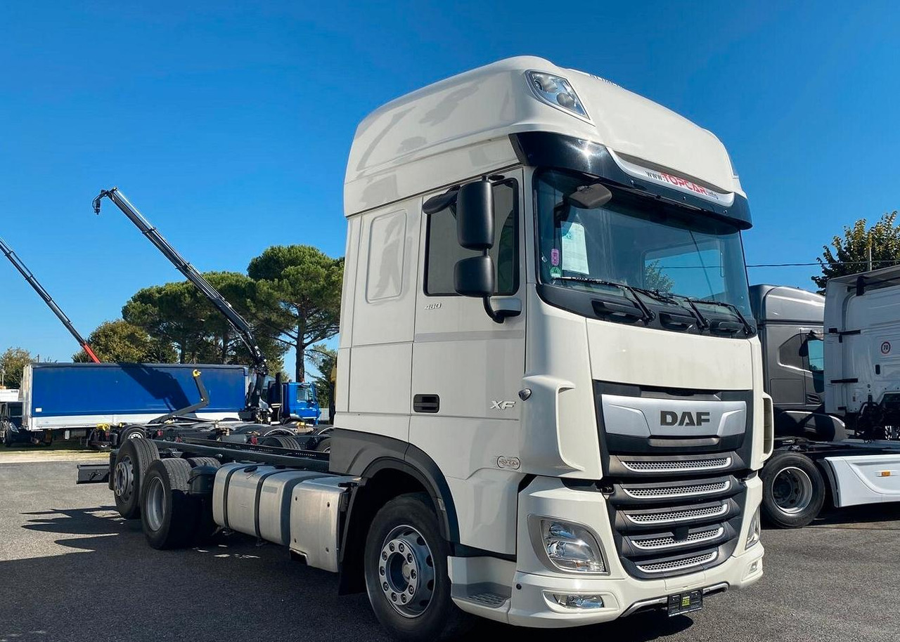 DAF XF 480 FT FULL PNEUMATIC 2019 - Kamion sa golom šasijom i zatvorenom kabinom: slika 4 DAF XF 480 FT FULL PNEUMATIC 2019 - Kamion sa golom šasijom i zatvorenom kabinom: slika 4