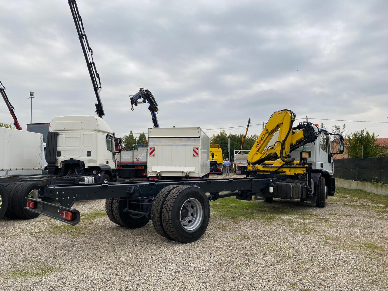 IVECO 180E30 - Kamion sa golom šasijom i zatvorenom kabinom: slika 5 IVECO 180E30 - Kamion sa golom šasijom i zatvorenom kabinom: slika 5