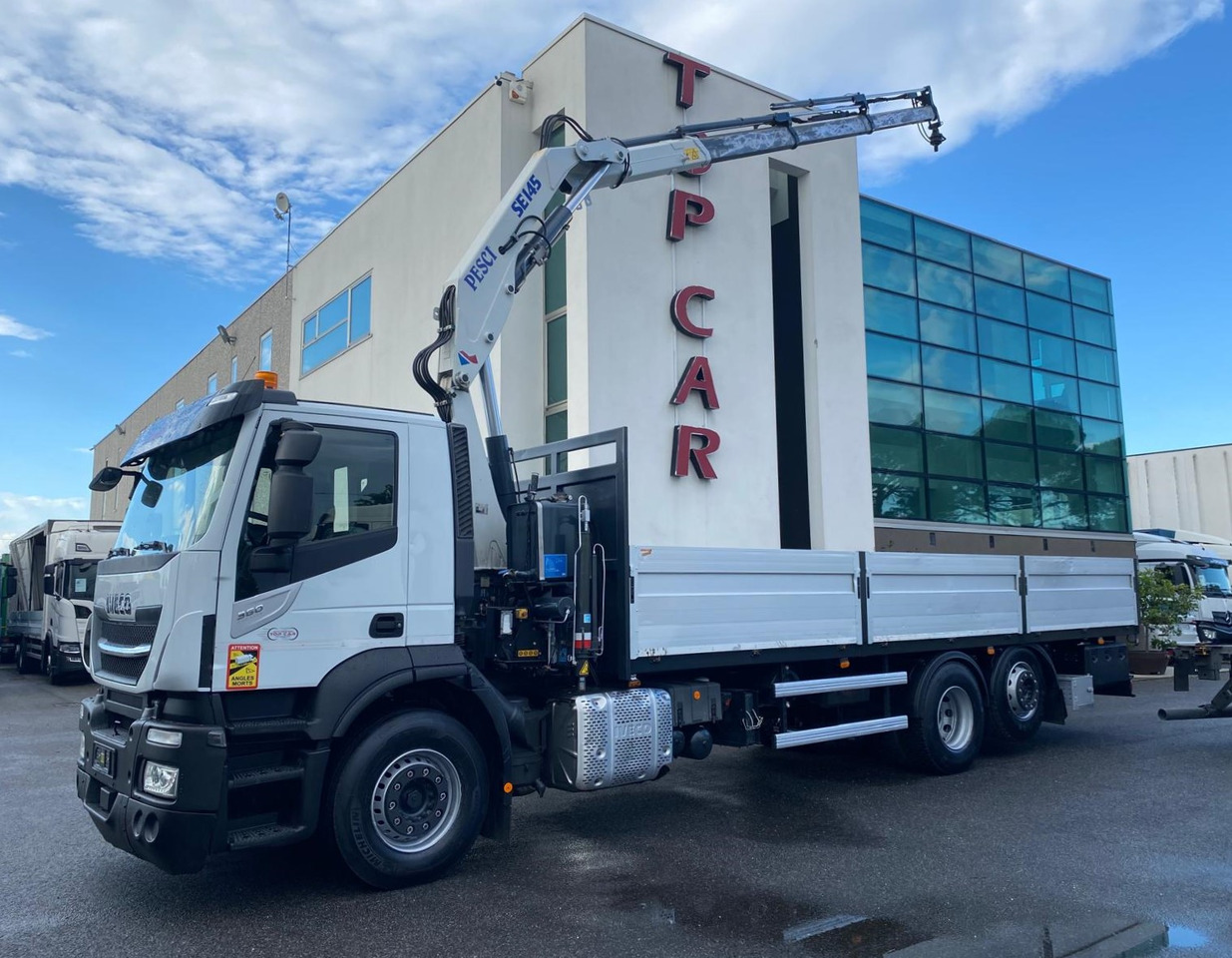 IVECO AD260S36 - Kamion sa tovarnim sandukom: slika 1 IVECO AD260S36 - Kamion sa tovarnim sandukom: slika 1
