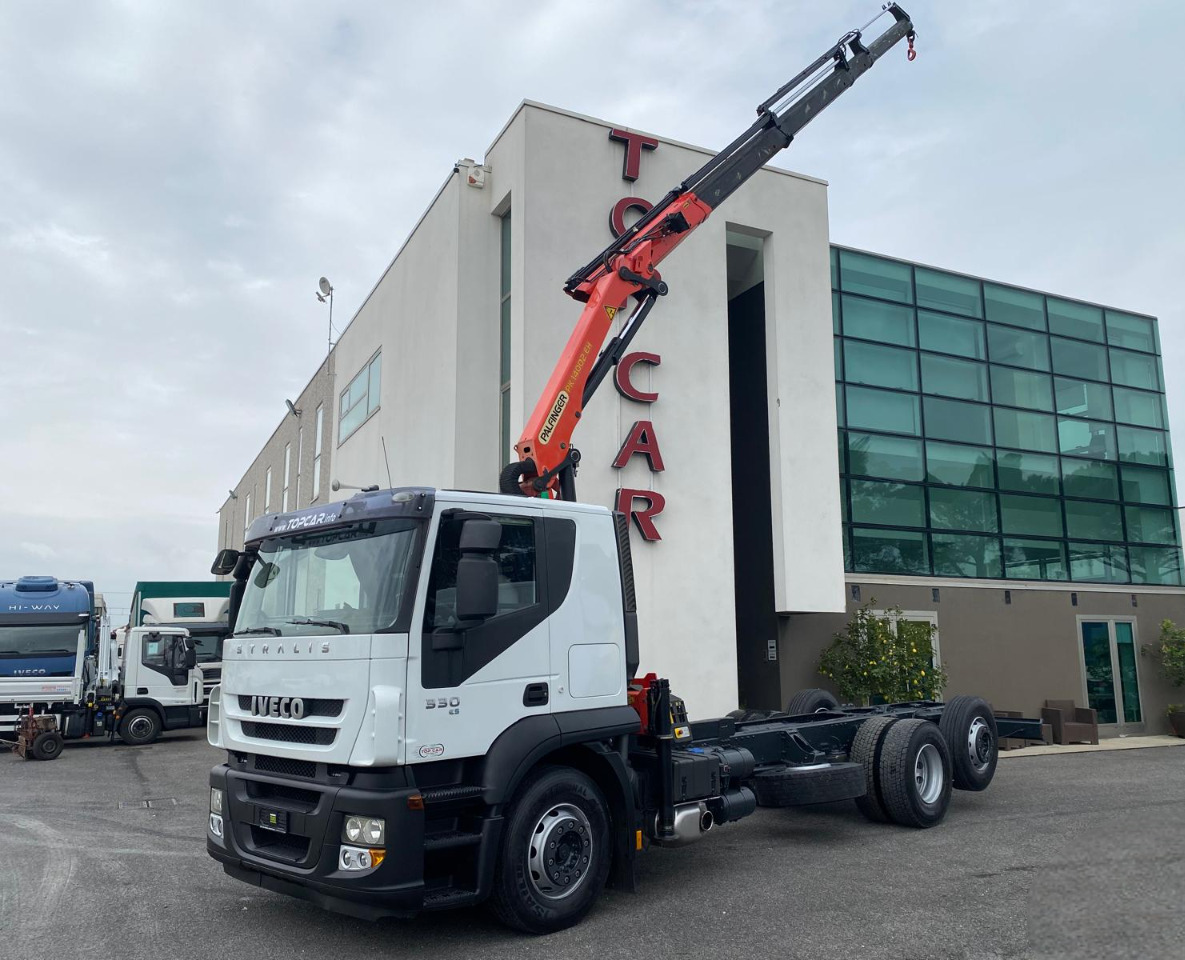 IVECO AT260S33 - Kamion sa dizalicom: slika 1 IVECO AT260S33 - Kamion sa dizalicom: slika 1
