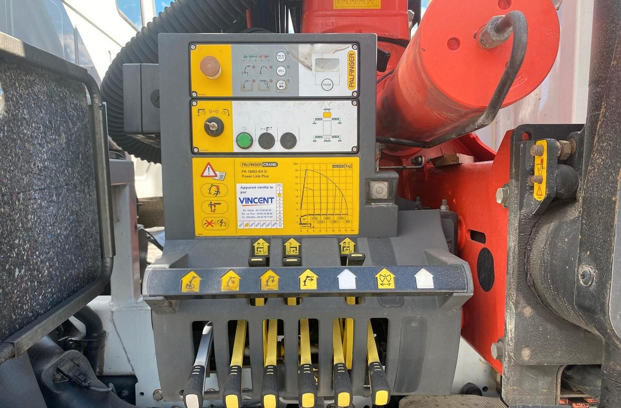 IVECO STRALIS AD260S36 CASSONE FISSO E GRU - Kamion sa tovarnim sandukom, Kamion sa dizalicom: slika 4 IVECO STRALIS AD260S36 CASSONE FISSO E GRU - Kamion sa tovarnim sandukom, Kamion sa dizalicom: slika 4