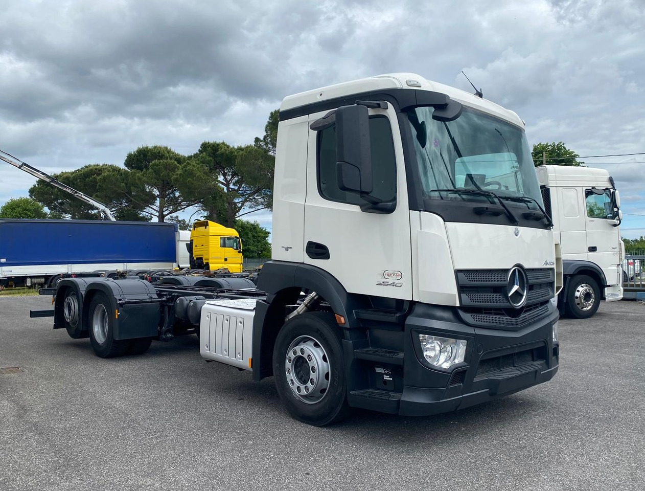 MERCEDES-BENZ ANTOS 25.40 - Kamion sa golom šasijom i zatvorenom kabinom: slika 3 MERCEDES-BENZ ANTOS 25.40 - Kamion sa golom šasijom i zatvorenom kabinom: slika 3