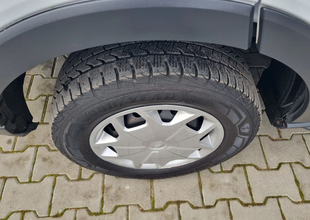 Mali kombi Ford Transit: slika 21