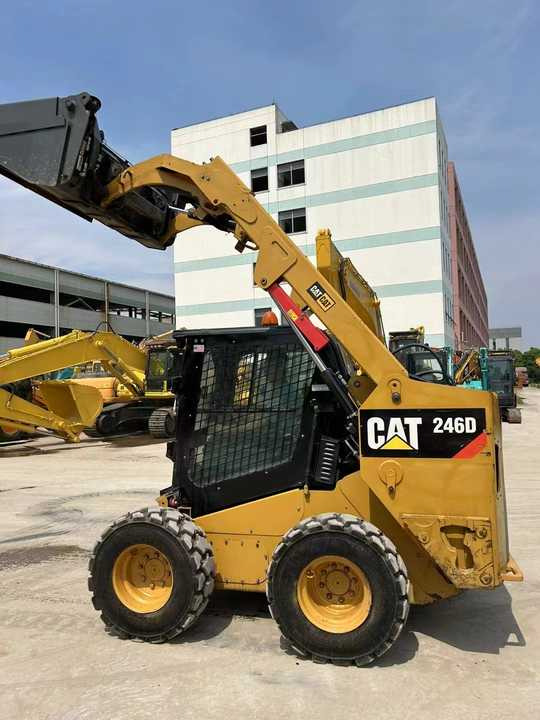 90% New Front Loader Tractor CAT 246D Skid Steer Loader / Used Cat 226B 246C 246d Mini Skid Steer Loader in Stock - Mini utovarivač: slika 5 90% New Front Loader Tractor CAT 246D Skid Steer Loader / Used Cat 226B 246C 246d Mini Skid Steer Loader in Stock - Mini utovarivač: slika 5