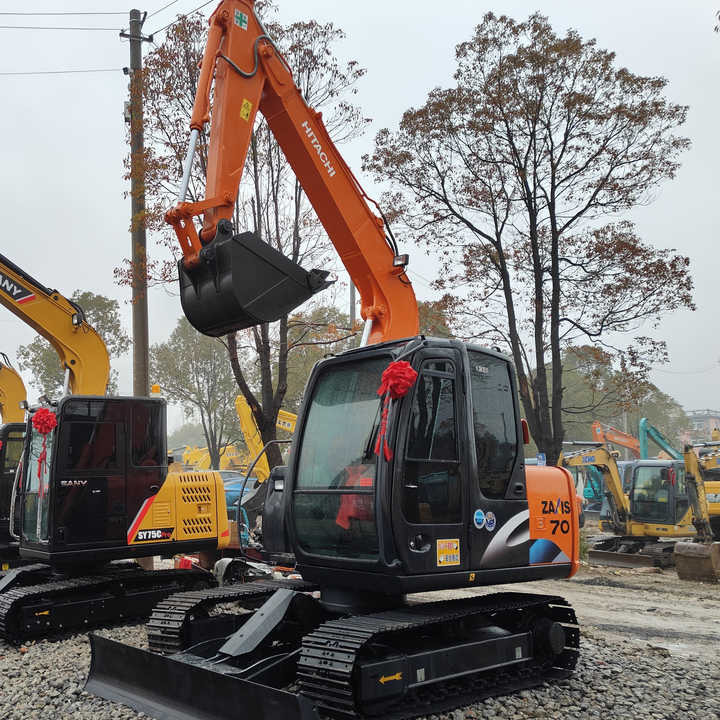 90% New HITACHI ZX70 Used Excavator Mining Construction Excavators, Strong Power, Low Price, and Very Good Quality - Bager guseničar: slika 1 90% New HITACHI ZX70 Used Excavator Mining Construction Excavators, Strong Power, Low Price, and Very Good Quality - Bager guseničar: slika 1