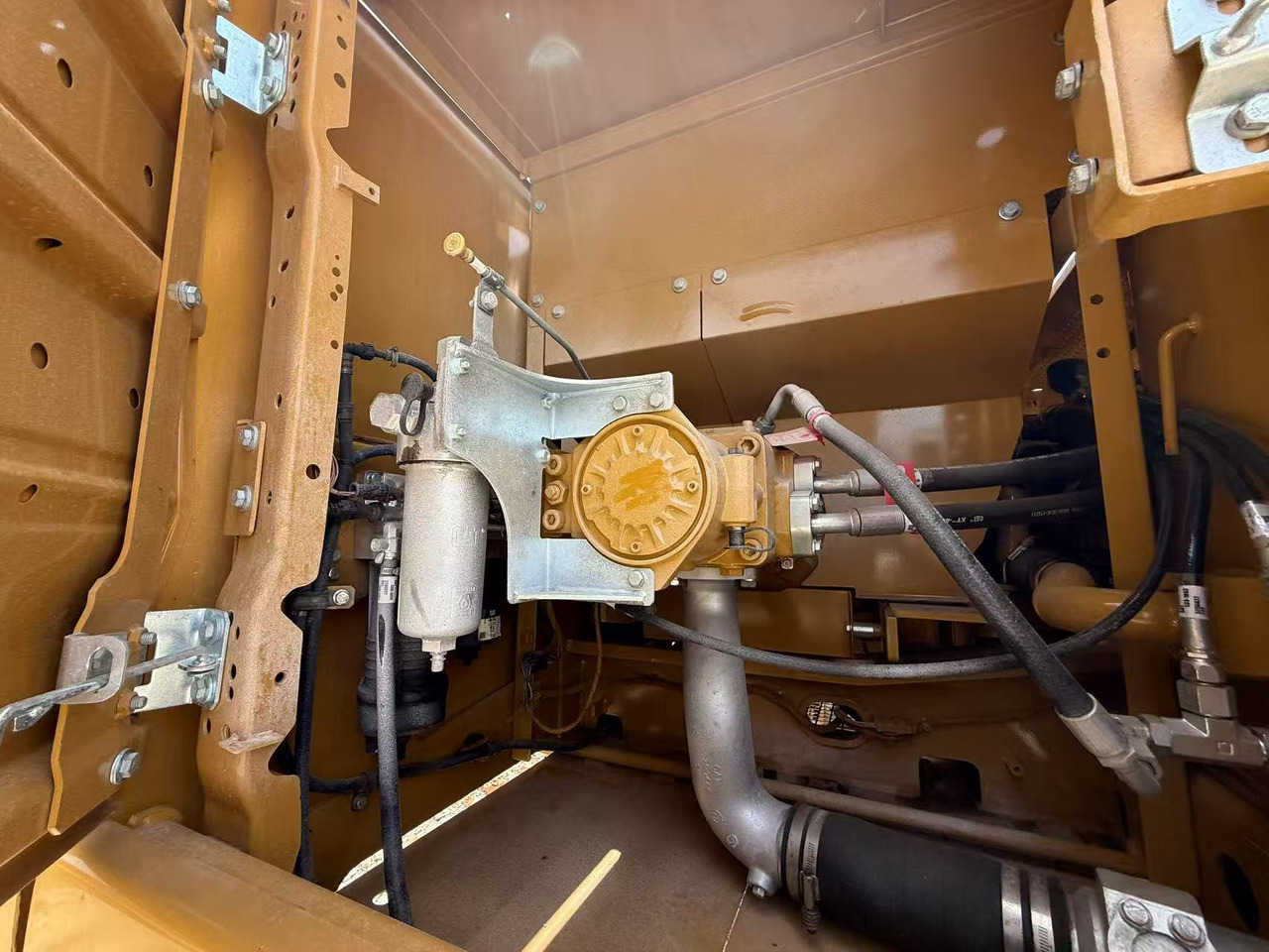 CATERPILLAR Used caterpillar brand 336d excavator on sale excellent condition high quality cat320 .330 336 excavator in stoc - Bager guseničar: slika 2 CATERPILLAR Used caterpillar brand 336d excavator on sale excellent condition high quality cat320 .330 336 excavator in stoc - Bager guseničar: slika 2