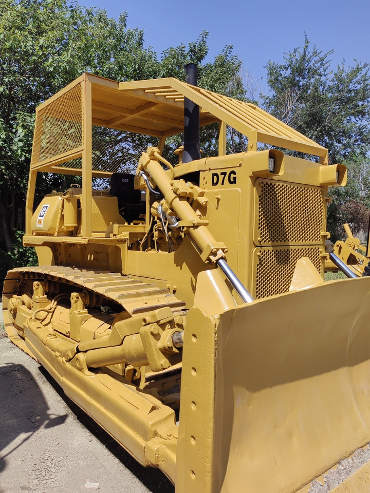 CATTERPILLAR CATD7G Bulldozer in stock for sale at good price - Buldožer: slika 1 CATTERPILLAR CATD7G Bulldozer in stock for sale at good price - Buldožer: slika 1
