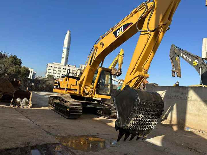 Cat325B Low Working Time CAT 320 325D 315D Excavator Caterpillar Used 25ton Cat325B Medium Size Digger - Bager guseničar: slika 4 Cat325B Low Working Time CAT 320 325D 315D Excavator Caterpillar Used 25ton Cat325B Medium Size Digger - Bager guseničar: slika 4
