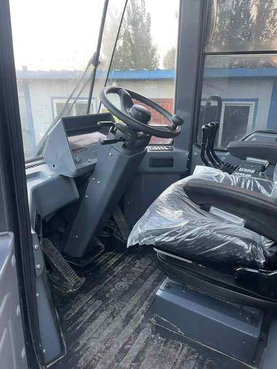 Certified Pre-Owned Komatsu WA380-3 | Heavy-Duty Loader for Mining/ Construction - Price Negotiable! - Utovarivač točkaš: slika 2 Certified Pre-Owned Komatsu WA380-3 | Heavy-Duty Loader for Mining/ Construction - Price Negotiable! - Utovarivač točkaš: slika 2