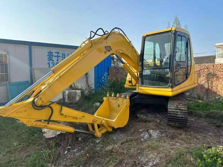 Cheap Used Komatsu PC60-7 Crawler Excavator with High Efficiency Used Heavy Machinery Komatsu P60-7 Digger Cheap for Sale - Bager guseničar: slika 4 Cheap Used Komatsu PC60-7 Crawler Excavator with High Efficiency Used Heavy Machinery Komatsu P60-7 Digger Cheap for Sale - Bager guseničar: slika 4