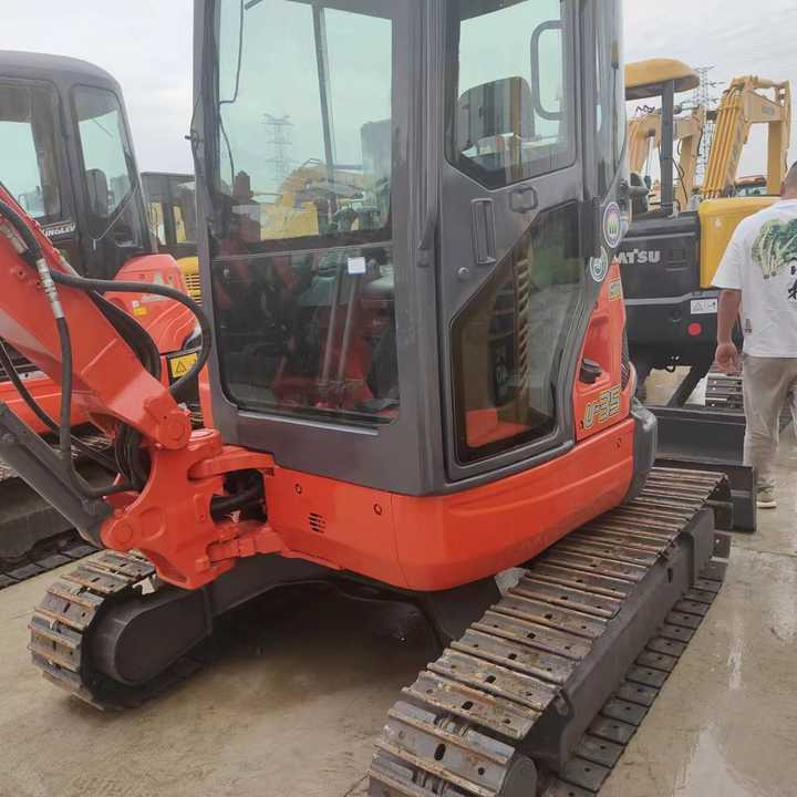 Excellent Performance Original Kubota U35 Mini 3tons Excavator in Stock Kubota U25 35 55 Mini Excavator with Pusher on Sale - Mini bager: slika 2 Excellent Performance Original Kubota U35 Mini 3tons Excavator in Stock Kubota U25 35 55 Mini Excavator with Pusher on Sale - Mini bager: slika 2