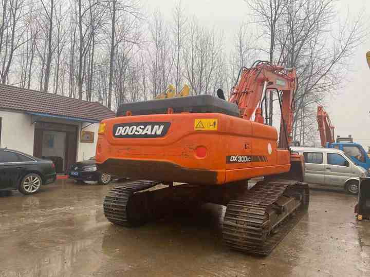 High Quality Doosan Big Size Excavator , Doosan 30ton Dx300lc Digging Machine , Doosan Excavator for Sale - Bager guseničar: slika 5 High Quality Doosan Big Size Excavator , Doosan 30ton Dx300lc Digging Machine , Doosan Excavator for Sale - Bager guseničar: slika 5