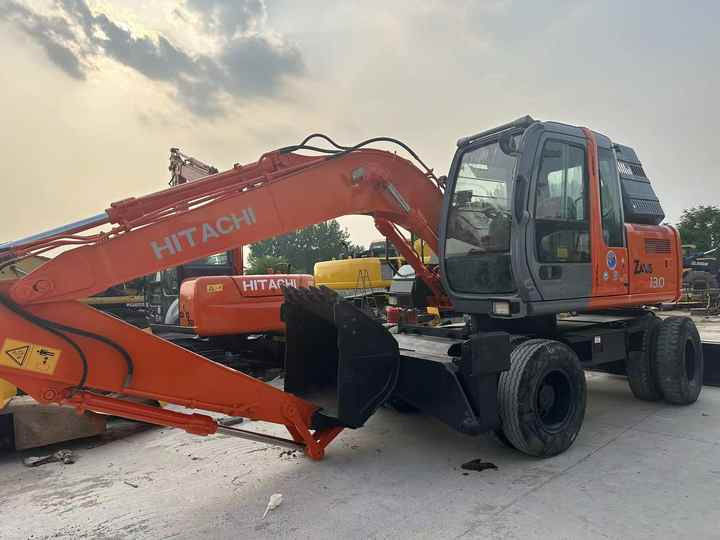 Hot Sale! Used Hitachi ZX130 Wheel Excavator |Excellent Condition| Best Price | Perfect for Construction & Road Projects - Bager točkaš: slika 5 Hot Sale! Used Hitachi ZX130 Wheel Excavator |Excellent Condition| Best Price | Perfect for Construction & Road Projects - Bager točkaš: slika 5