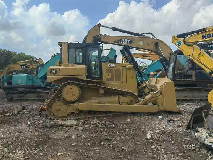 Original Japan Brand Cat D6r Bulldozer in Stock High Quality Cat D5 D6 D7 D10 Bulldozer for Sale - Buldožer: slika 2 Original Japan Brand Cat D6r Bulldozer in Stock High Quality Cat D5 D6 D7 D10 Bulldozer for Sale - Buldožer: slika 2
