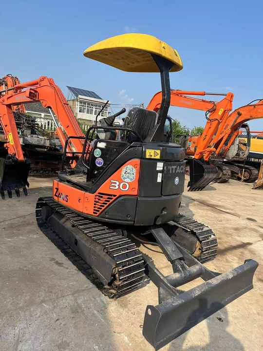Original Japan Hitachi ZX30 Excavator Hitachi Excavator in Low Price for Hot Sale - Bager guseničar: slika 2 Original Japan Hitachi ZX30 Excavator Hitachi Excavator in Low Price for Hot Sale - Bager guseničar: slika 2