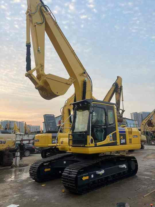 PC200-8 Low Working Hour Second Hand 20 Ton Excavator Komatsu Pc200-8 Crawler Excavator Used Komatsu Excavator PC200-8N1 - Bager: slika 2 PC200-8 Low Working Hour Second Hand 20 Ton Excavator Komatsu Pc200-8 Crawler Excavator Used Komatsu Excavator PC200-8N1 - Bager: slika 2