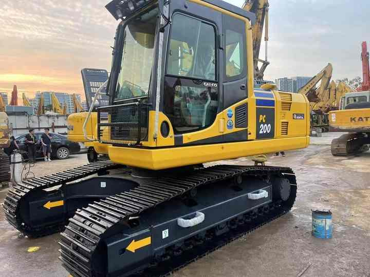 PC200-8 Low Working Hour Second Hand 20 Ton Excavator Komatsu Pc200-8 Crawler Excavator Used Komatsu Excavator PC200-8N1 - Bager: slika 4 PC200-8 Low Working Hour Second Hand 20 Ton Excavator Komatsu Pc200-8 Crawler Excavator Used Komatsu Excavator PC200-8N1 - Bager: slika 4
