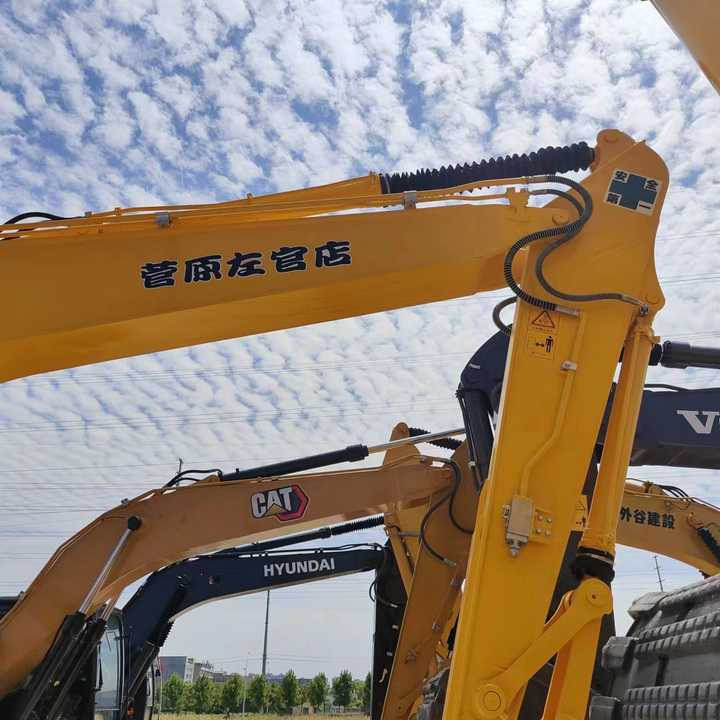 PC200-8 Low Working Hour Second Hand 20 Ton Excavator Komatsu Pc200-8 Crawler Excavator Used Komatsu Excavator PC200-8N1 - Bager: slika 4 PC200-8 Low Working Hour Second Hand 20 Ton Excavator Komatsu Pc200-8 Crawler Excavator Used Komatsu Excavator PC200-8N1 - Bager: slika 4