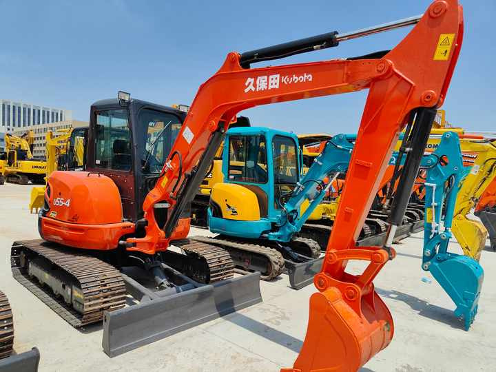 Perfect Condition Kubota U55-4 Japan Brand Mini Excavator with Pusher for Sale 90% Brand New Mini Kubota U25 35 55 5tons - Mini bager: slika 4 Perfect Condition Kubota U55-4 Japan Brand Mini Excavator with Pusher for Sale 90% Brand New Mini Kubota U25 35 55 5tons - Mini bager: slika 4