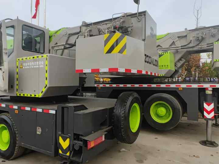 Second Hand ZOOMLION 25 Ton ZTC250V531 30 Ton ZTC300V532 70 Ton ZTC700H6 Hydraulmic Mobile Truck Crane on Sale - Pokretni kran: slika 4 Second Hand ZOOMLION 25 Ton ZTC250V531 30 Ton ZTC300V532 70 Ton ZTC700H6 Hydraulmic Mobile Truck Crane on Sale - Pokretni kran: slika 4