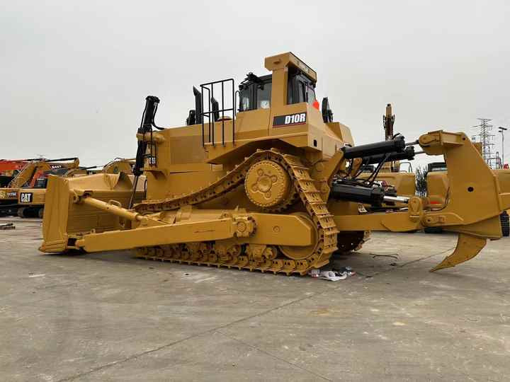 USED ORIGINAL CAT D10r Large Bulldozer for Sale Spot Cat D10 Bulldozer Cat D5 D6 D7 D10 Bulldozer in China - Buldožer: slika 2 USED ORIGINAL CAT D10r Large Bulldozer for Sale Spot Cat D10 Bulldozer Cat D5 D6 D7 D10 Bulldozer in China - Buldožer: slika 2