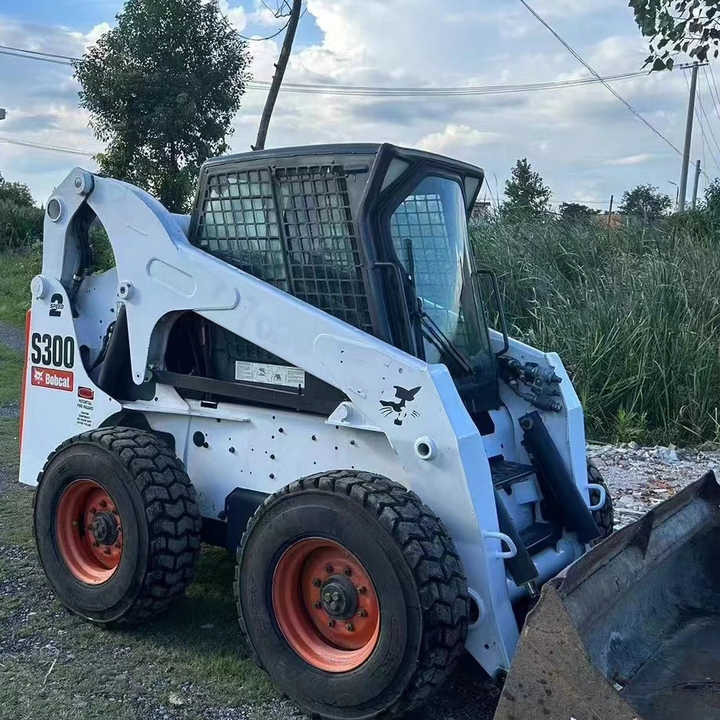 Used Bob Cat Bob Cat S300 Used Mini Skid Steer Wheel Loader Multifunctional Track Loaders Bobcat S300 - Mini utovarivač: slika 1 Used Bob Cat Bob Cat S300 Used Mini Skid Steer Wheel Loader Multifunctional Track Loaders Bobcat S300 - Mini utovarivač: slika 1