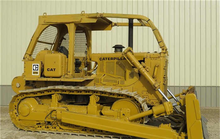 Used CAT D7 D7G Bulldozer with Winch /Caterpillar Bulldozer with Winch CAT D7G D7H D7R Dozer for Sale - Buldožer: slika 2 Used CAT D7 D7G Bulldozer with Winch /Caterpillar Bulldozer with Winch CAT D7G D7H D7R Dozer for Sale - Buldožer: slika 2