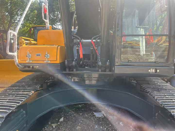 Used HYUNDAI 305LC-9T Crawler Excavator with Good Performance Hyundai30 Tons Earthmoving Machinery with Low Price On-sale - Bager guseničar: slika 5 Used HYUNDAI 305LC-9T Crawler Excavator with Good Performance Hyundai30 Tons Earthmoving Machinery with Low Price On-sale - Bager guseničar: slika 5