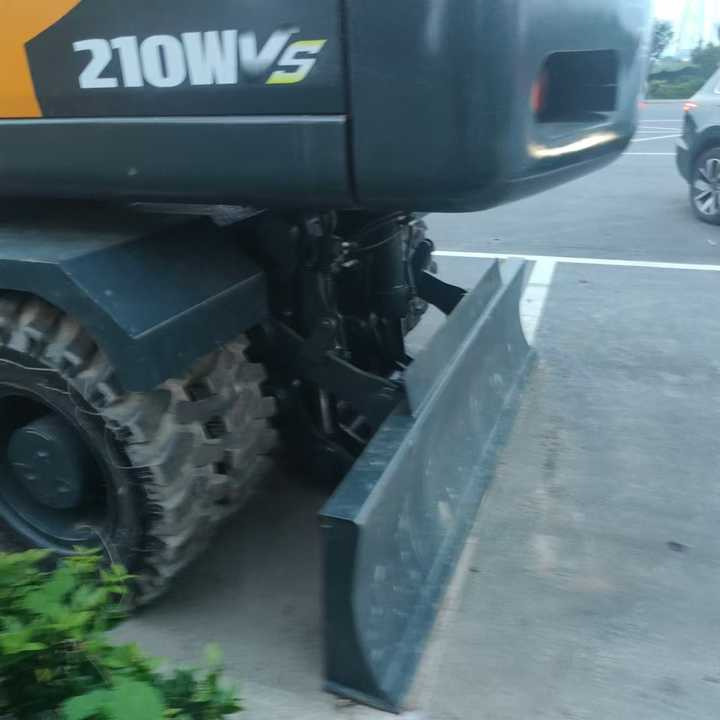 Used Hyundai 210w 20T Second Hand Korea Original Large Wheel Excavator Mining Construction Excavators Hot Sale 210w 220 225 30t - Bager: slika 4 Used Hyundai 210w 20T Second Hand Korea Original Large Wheel Excavator Mining Construction Excavators Hot Sale 210w 220 225 30t - Bager: slika 4