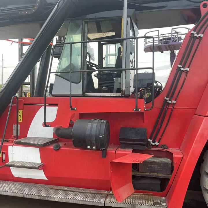Used KALMAR DRF450-60S5 Port Reach Stacker Container Dedicated 45t - Dizalica za kontejnere: slika 5 Used KALMAR DRF450-60S5 Port Reach Stacker Container Dedicated 45t - Dizalica za kontejnere: slika 5