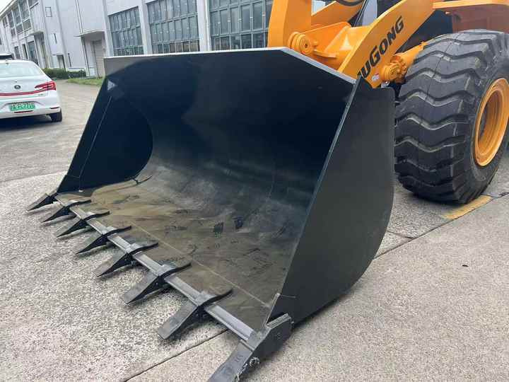Used LIUGONG 856H wheel in Good Condition for sale 90%new uesd Loader liugong 856h Used Loader For Sale - Utovarivač točkaš: slika 4 Used LIUGONG 856H wheel in Good Condition for sale 90%new uesd Loader liugong 856h Used Loader For Sale - Utovarivač točkaš: slika 4