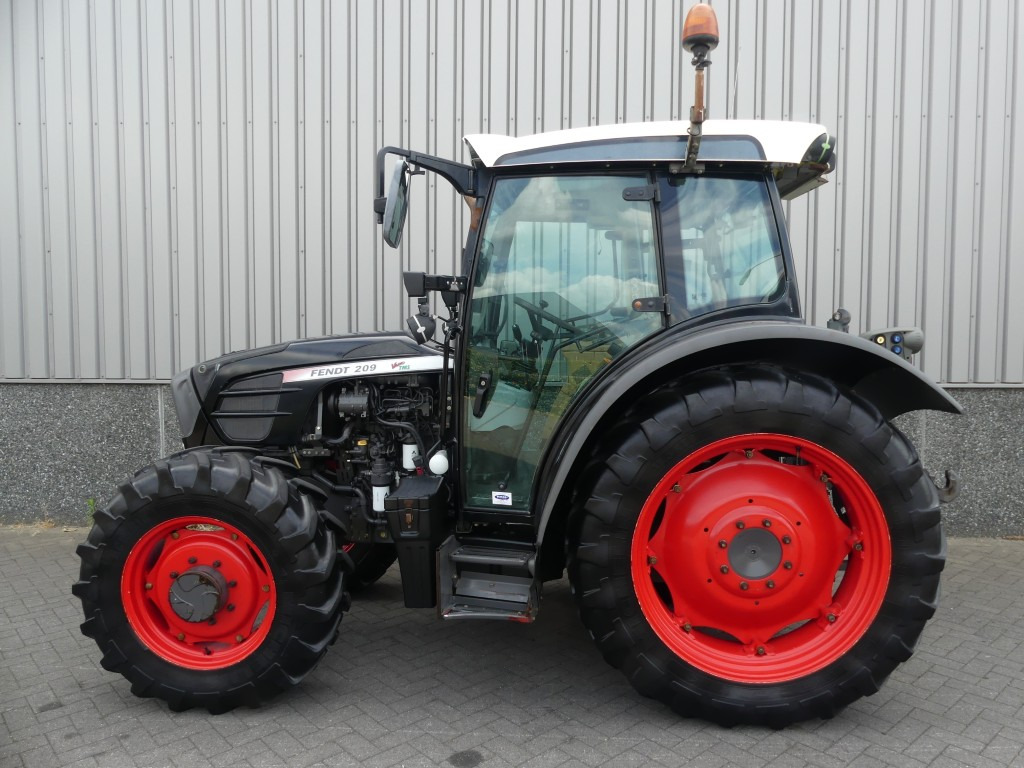 FENDT 209S Vario - Mali traktor: slika 2 FENDT 209S Vario - Mali traktor: slika 2