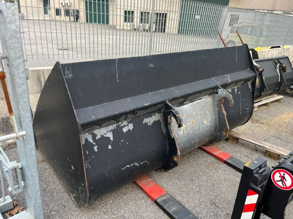 New Holland LM 430 - Teleskopski upravljač: slika 5 New Holland LM 430 - Teleskopski upravljač: slika 5