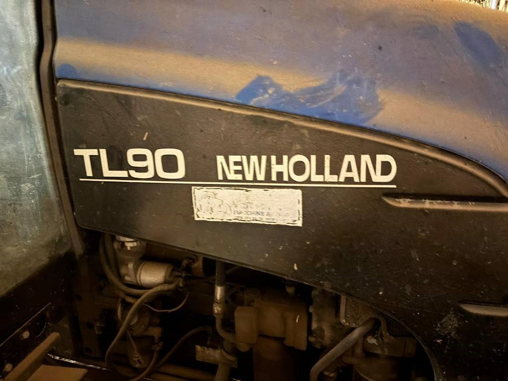 New Holland TL 90 - Traktor: slika 2 New Holland TL 90 - Traktor: slika 2