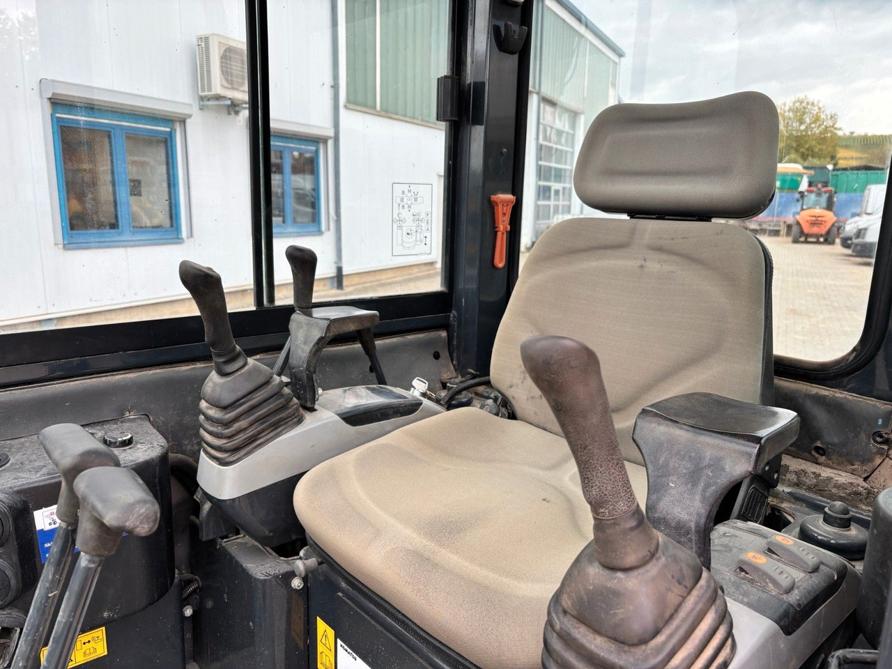 Komatsu PC26MR-3 - Mini bager: slika 4 Komatsu PC26MR-3 - Mini bager: slika 4