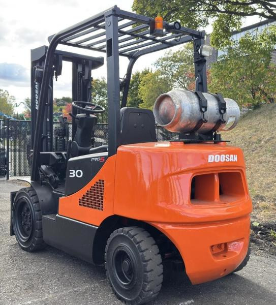 Doosan Chariot élévateur 3t gaz DOOSAN fenwick - Gasni viljuškar: slika 2 Doosan Chariot élévateur 3t gaz DOOSAN fenwick - Gasni viljuškar: slika 2