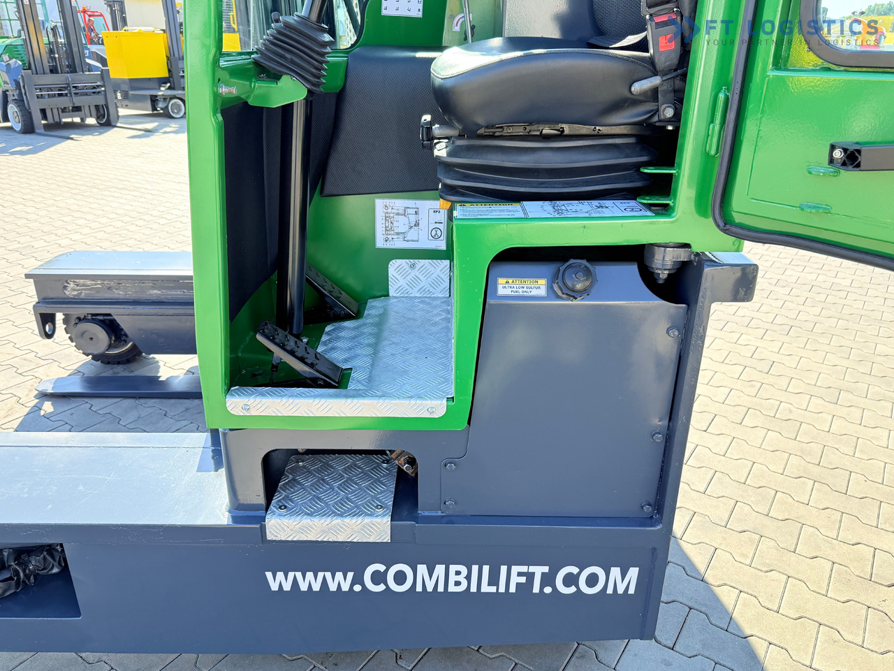 COMBILIFT C3000 / DUPLEX - 4100MM / DIESEL / FREE LIFT / CABIN / LIKE NEW - Viljuškar sa 4 strane: slika 5 COMBILIFT C3000 / DUPLEX - 4100MM / DIESEL / FREE LIFT / CABIN / LIKE NEW - Viljuškar sa 4 strane: slika 5