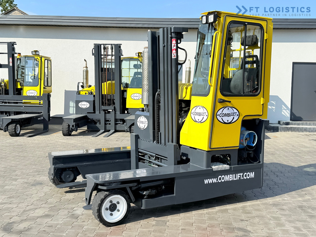 COMBILIFT C3000 / GAS / TRIPLEX - 4900MM / ONLY 1537 HOURS / FORK POSITIONER / CABIN / LIKE NEW - Viljuškar sa 4 strane: slika 2 COMBILIFT C3000 / GAS / TRIPLEX - 4900MM / ONLY 1537 HOURS / FORK POSITIONER / CABIN / LIKE NEW - Viljuškar sa 4 strane: slika 2
