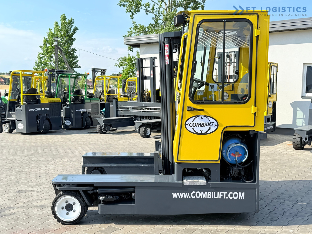 COMBILIFT C3000 / GAS / TRIPLEX - 4900MM / ONLY 1537 HOURS / FORK POSITIONER / CABIN / LIKE NEW - Viljuškar sa 4 strane: slika 3 COMBILIFT C3000 / GAS / TRIPLEX - 4900MM / ONLY 1537 HOURS / FORK POSITIONER / CABIN / LIKE NEW - Viljuškar sa 4 strane: slika 3