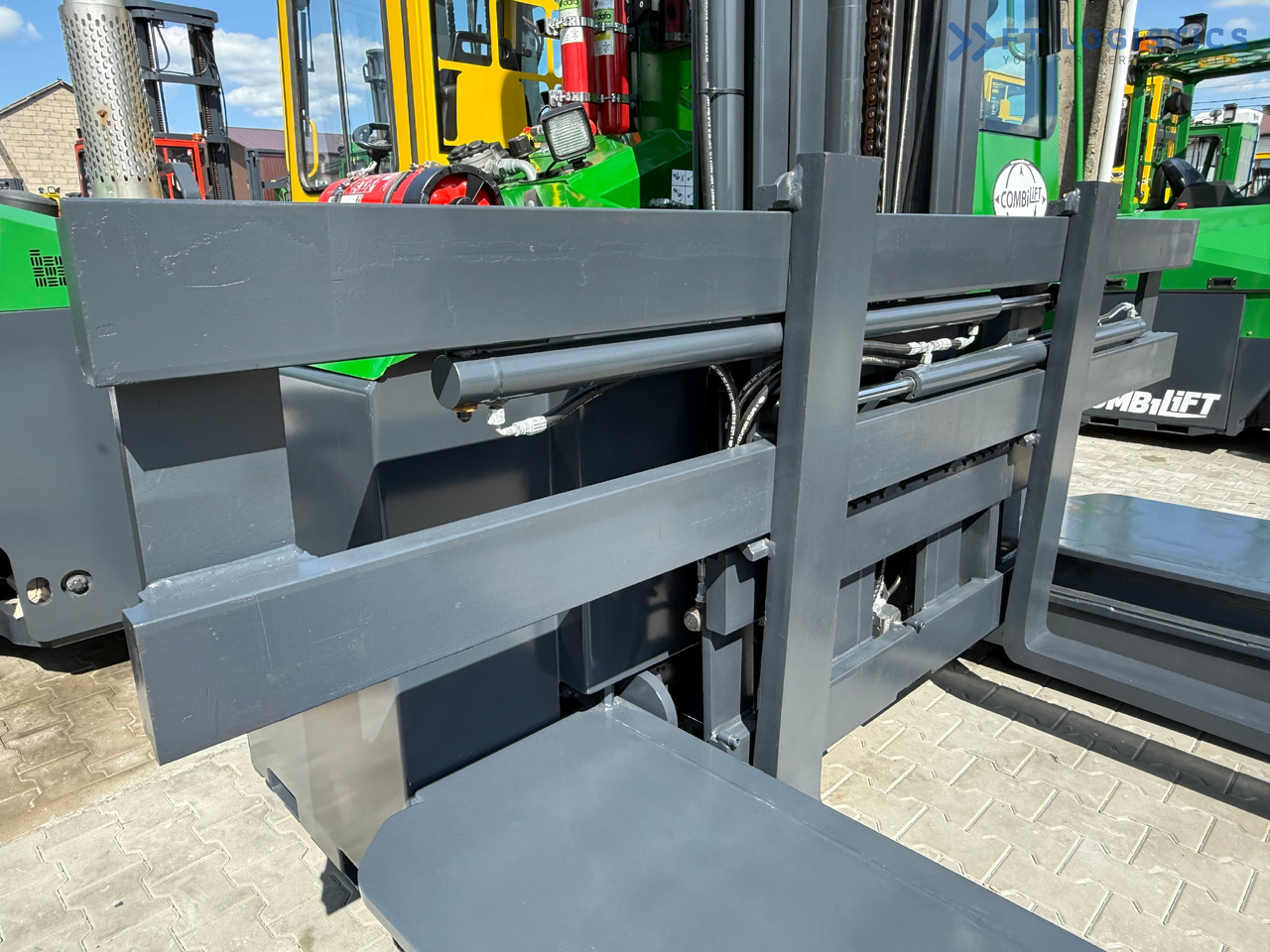 COMBILIFT C5000E / ELECTRIC / TRIPLEX 8300MM / FULL FREE LIFT / WIDE POSITIONER / FORK SIDESHIFT / BATTERY LIKE NEW - Viljuškar sa 4 strane: slika 5 COMBILIFT C5000E / ELECTRIC / TRIPLEX 8300MM / FULL FREE LIFT / WIDE POSITIONER / FORK SIDESHIFT / BATTERY LIKE NEW - Viljuškar sa 4 strane: slika 5