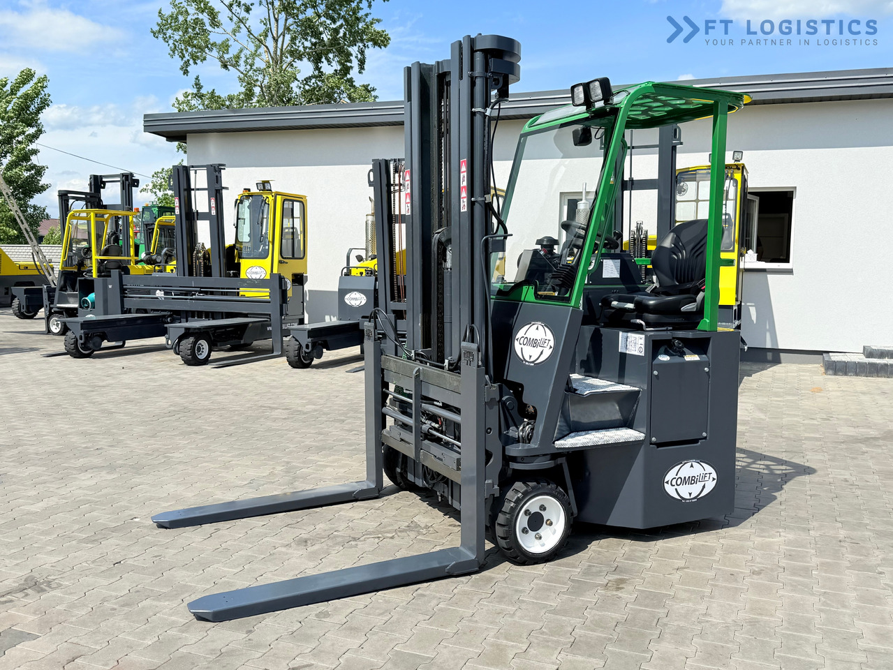 COMBILIFT CB2500 / DIESEL / EXTENDABLE FORKS / TRIPLEX / 5500MM / FREE LIFT / SIDE SHIFT / FORK POSITIONER / LIKE NEW - Viljuškar sa 4 strane: slika 3 COMBILIFT CB2500 / DIESEL / EXTENDABLE FORKS / TRIPLEX / 5500MM / FREE LIFT / SIDE SHIFT / FORK POSITIONER / LIKE NEW - Viljuškar sa 4 strane: slika 3
