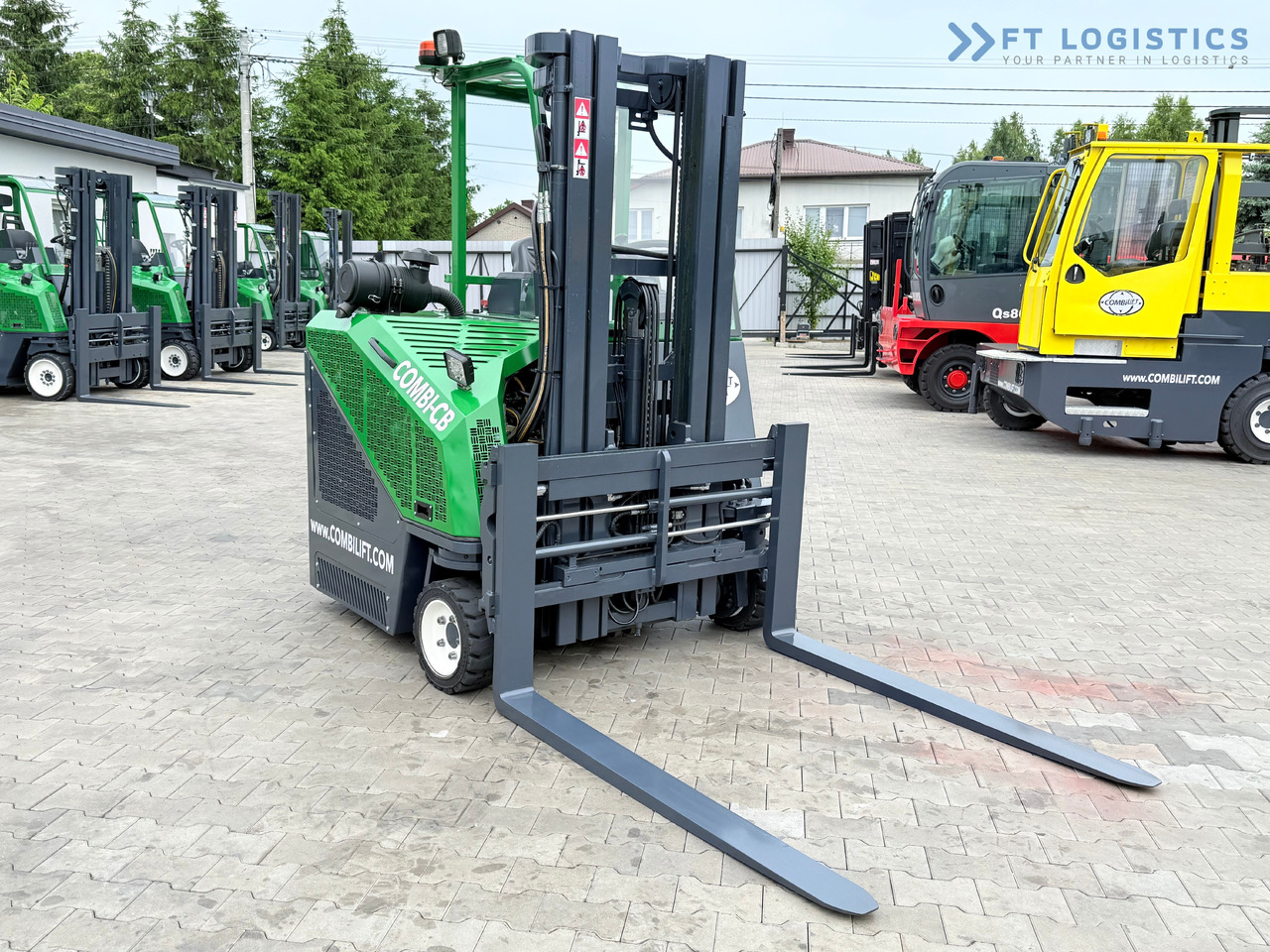 COMBILIFT CB3000 / DIESEL / TRIPLEX 4900MM / FREE LIFT / SIDESHIFT / FORK POSITIONER / 1500MM FORKS / LIKE NEW - Viljuškar sa 4 strane: slika 5 COMBILIFT CB3000 / DIESEL / TRIPLEX 4900MM / FREE LIFT / SIDESHIFT / FORK POSITIONER / 1500MM FORKS / LIKE NEW - Viljuškar sa 4 strane: slika 5