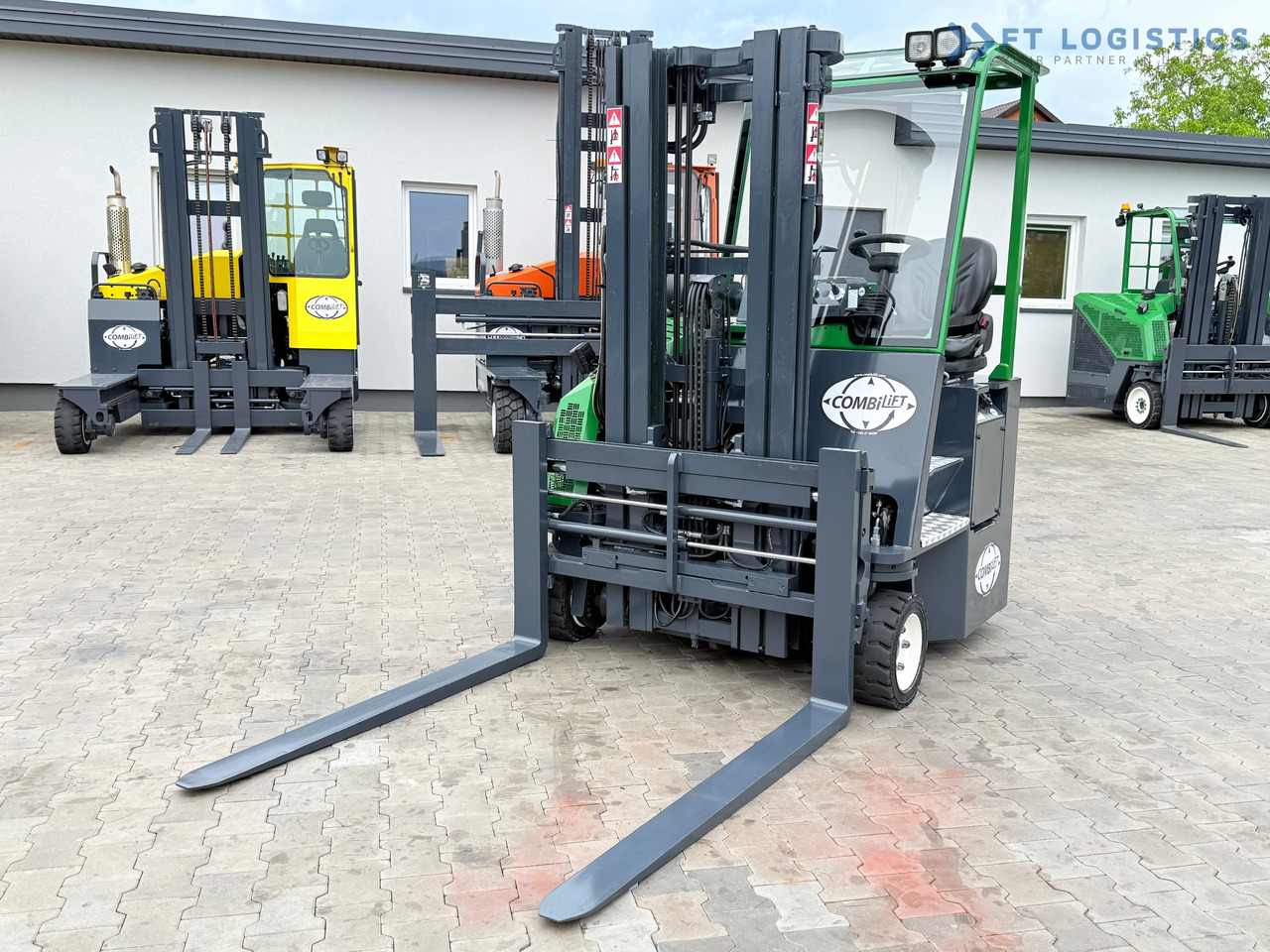 COMBILIFT CB3000 / DIESEL / TRIPLEX 4900MM / FREE LIFT / SIDESHIFT / FORK POSITIONER / 1500MM FORKS / LIKE NEW - Viljuškar sa 4 strane: slika 4 COMBILIFT CB3000 / DIESEL / TRIPLEX 4900MM / FREE LIFT / SIDESHIFT / FORK POSITIONER / 1500MM FORKS / LIKE NEW - Viljuškar sa 4 strane: slika 4