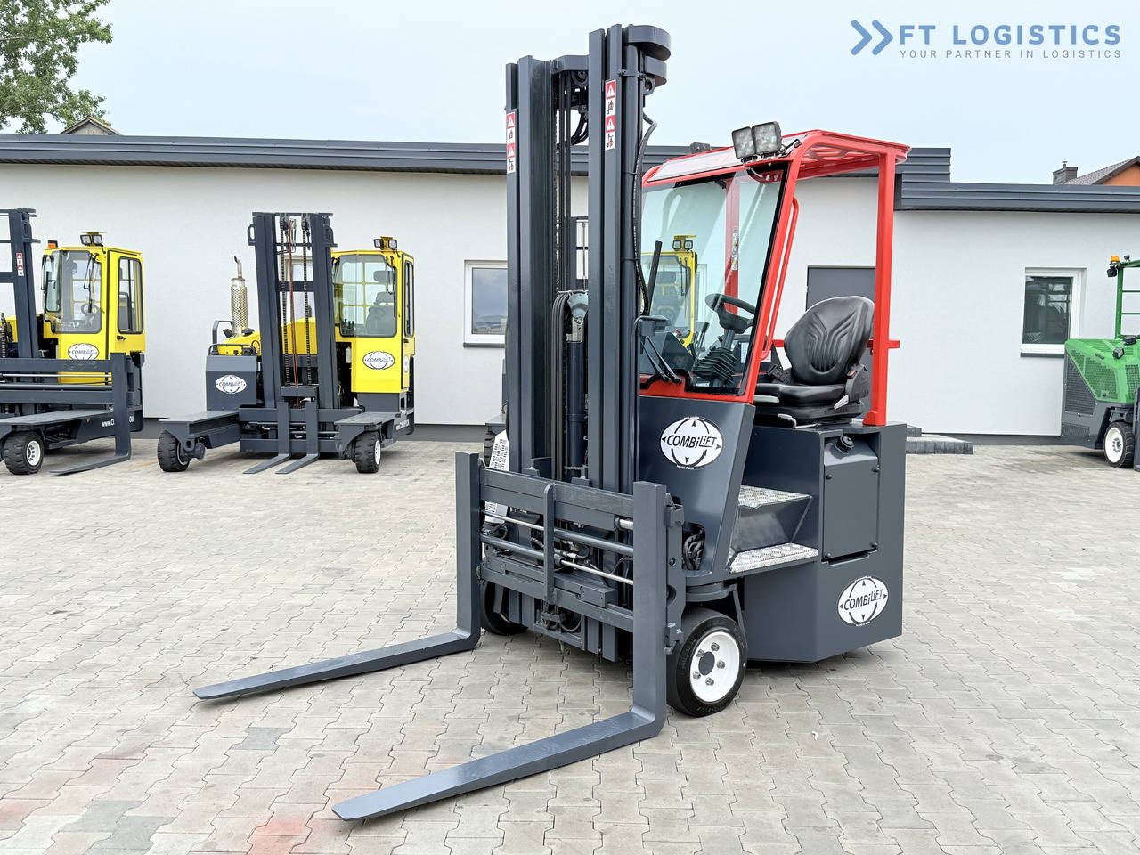 COMBILIFT Combilift C3000CB – TRIPLEX 6000mm – Year 2016 / Only 2,161 hours / Free Lift / Fork Positioner / Diesel - Viljuškar sa 4 strane: slika 1 COMBILIFT Combilift C3000CB – TRIPLEX 6000mm – Year 2016 / Only 2,161 hours / Free Lift / Fork Positioner / Diesel - Viljuškar sa 4 strane: slika 1
