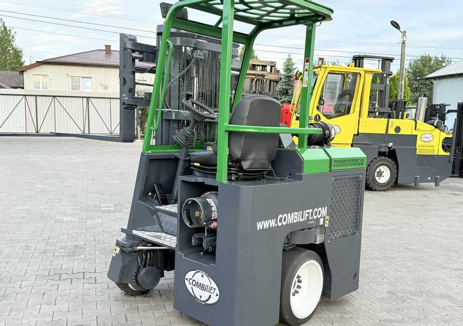 Combilift C2500CB / GAS / TRIPLEX - 4900MM / FREE-LIFT / POSITIONER / SIDE SHIFT / LIKE NEW - Viljuškar sa 4 strane: slika 3 Combilift C2500CB / GAS / TRIPLEX - 4900MM / FREE-LIFT / POSITIONER / SIDE SHIFT / LIKE NEW - Viljuškar sa 4 strane: slika 3