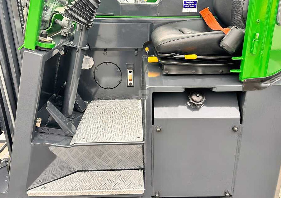Combilift C2500CB / TRIPLEX / DIESEL / 4900MM / FREE LIFT / POSITIONER 1720MM / LIKE NEW - Viljuškar sa 4 strane: slika 3 Combilift C2500CB / TRIPLEX / DIESEL / 4900MM / FREE LIFT / POSITIONER 1720MM / LIKE NEW - Viljuškar sa 4 strane: slika 3