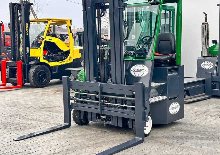 Combilift C2500CB / TRIPLEX / DIESEL / 4900MM / FREE LIFT / POSITIONER 1720MM / LIKE NEW - Viljuškar sa 4 strane: slika 2 Combilift C2500CB / TRIPLEX / DIESEL / 4900MM / FREE LIFT / POSITIONER 1720MM / LIKE NEW - Viljuškar sa 4 strane: slika 2