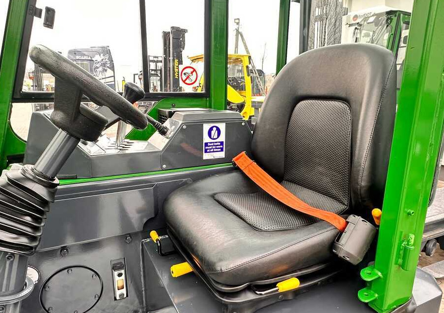 Combilift C2500CB / TRIPLEX / DIESEL / 4900MM / FREE LIFT / POSITIONER 1720MM / LIKE NEW - Viljuškar sa 4 strane: slika 5 Combilift C2500CB / TRIPLEX / DIESEL / 4900MM / FREE LIFT / POSITIONER 1720MM / LIKE NEW - Viljuškar sa 4 strane: slika 5