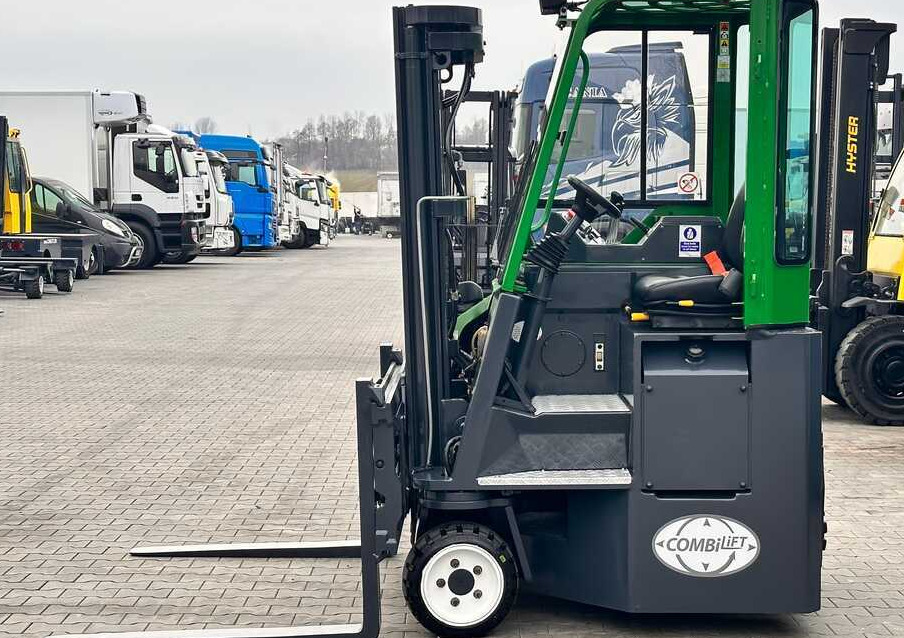 Combilift C2500CB / TRIPLEX / DIESEL / 4900MM / FREE LIFT / POSITIONER 1720MM / LIKE NEW - Viljuškar sa 4 strane: slika 2 Combilift C2500CB / TRIPLEX / DIESEL / 4900MM / FREE LIFT / POSITIONER 1720MM / LIKE NEW - Viljuškar sa 4 strane: slika 2