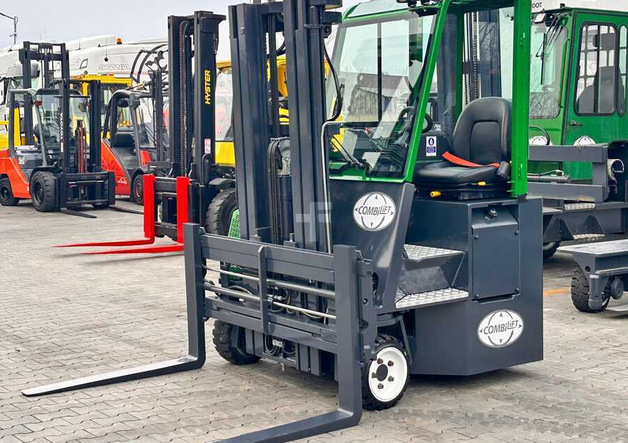 Combilift C2500CB / TRIPLEX / DIESEL / 4900MM / FREE LIFT / POSITIONER 1720MM / LIKE NEW - Viljuškar sa 4 strane: slika 1 Combilift C2500CB / TRIPLEX / DIESEL / 4900MM / FREE LIFT / POSITIONER 1720MM / LIKE NEW - Viljuškar sa 4 strane: slika 1